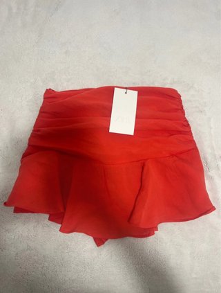Falda Zara roja volantes