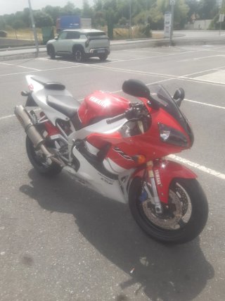 Yamaha R1 1999 Roja y Blanca