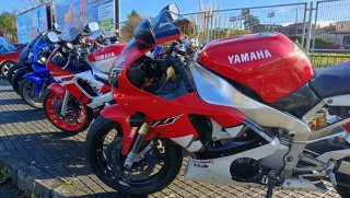 Yamaha R1 1999 Roja y Blanca