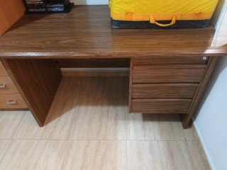 Mesa de escritorio de madera