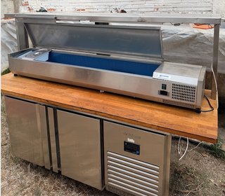 NEVERA REFRIGERADA INFRICO CON MESA DE MADERA