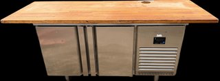 NEVERA REFRIGERADA INFRICO CON MESA DE MADERA
