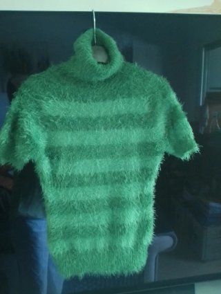 Suéter pelito verde cuello alto