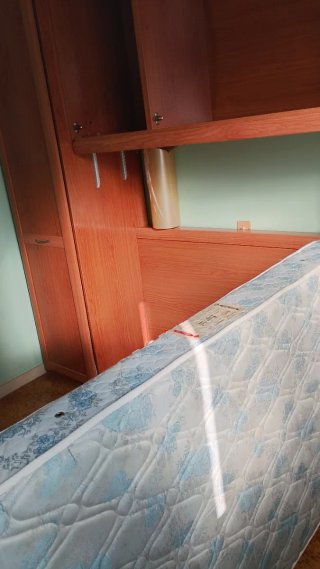 Se regala cama 90 con mueble de madera