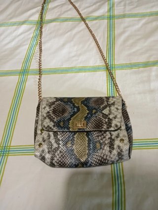 Bolso bandolera estampado serpiente