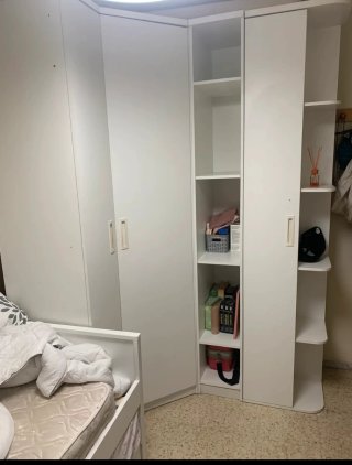 Armario esquinero blanco de 3 módulos.