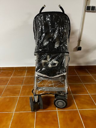 Silla  McLaren Tecno con plástico para lluvia