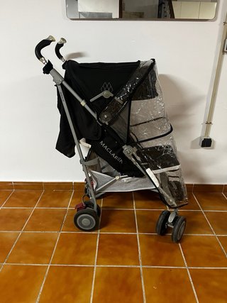 Silla  McLaren Tecno con plástico para lluvia