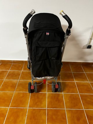 Silla  McLaren Tecno con plástico para lluvia