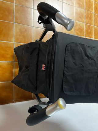 Silla  McLaren Tecno con plástico para lluvia