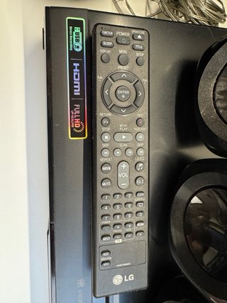 Home Cinema 5.1 LG HT305SU con HDMI, DVD y USB