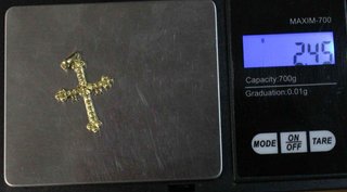 Colgante de oro de 18k. Peso: 2.45 gr.