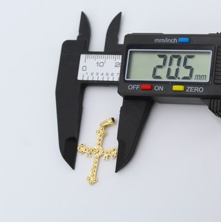 Colgante de oro de 18k. Peso: 2.45 gr.