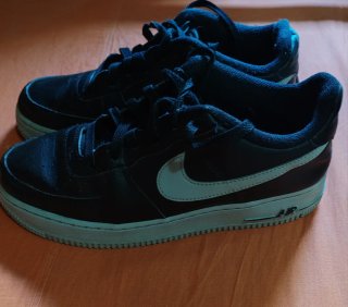 Nike Air Force 1 num 39 in buone condizioni a € 25