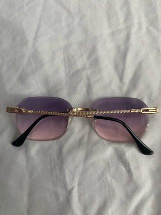 Occhiali da sole rosa e viola stile trapper