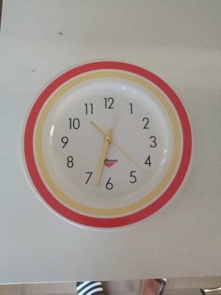 Piatto decorativo con orologio da parete
