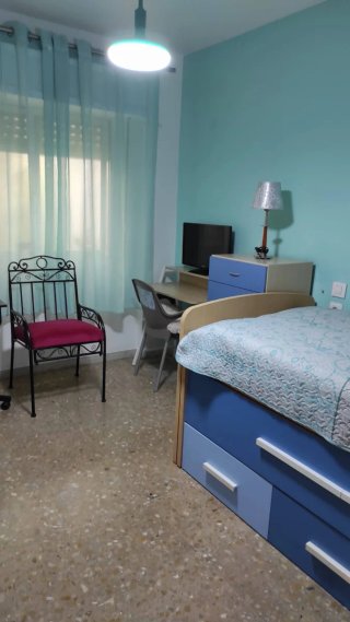 Se alquila habitación en piso compartido Almería