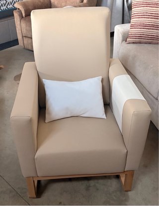 Sillón de lactancia polipiel beige