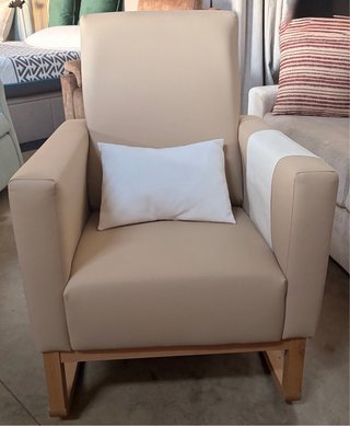 Sillón de lactancia polipiel beige