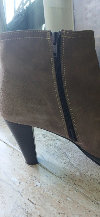 Botines Ante Marrón Laureana Talla 41 Tacón