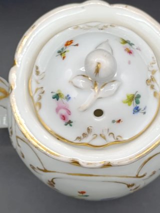 Tetera o cafetera de porcelana antigua