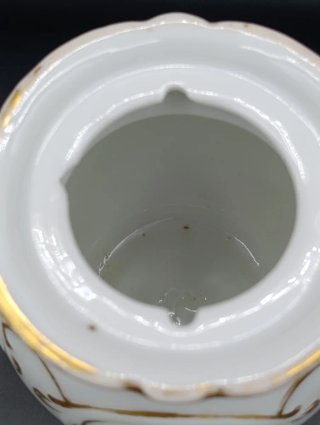 Tetera o cafetera de porcelana antigua