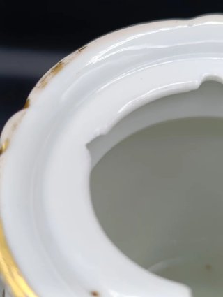 Tetera o cafetera de porcelana antigua