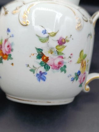 Tetera o cafetera de porcelana antigua
