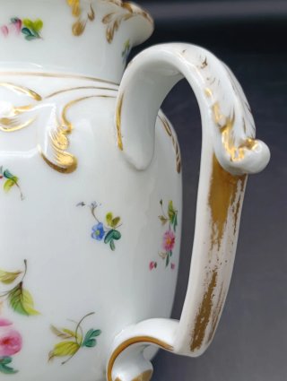 Tetera o cafetera de porcelana antigua