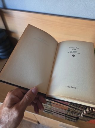 Colección de libros de literatura contemporánea