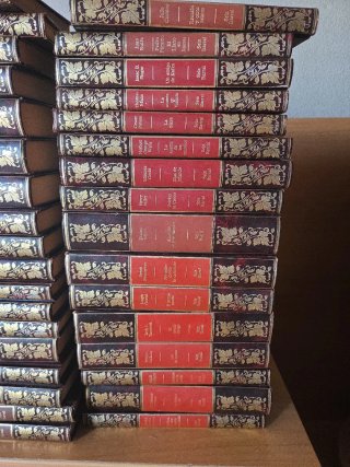 Colección de libros de literatura contemporánea
