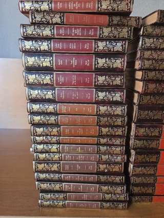 Colección de libros de literatura contemporánea