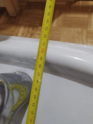 Lavabo con pie blanco marca Roca