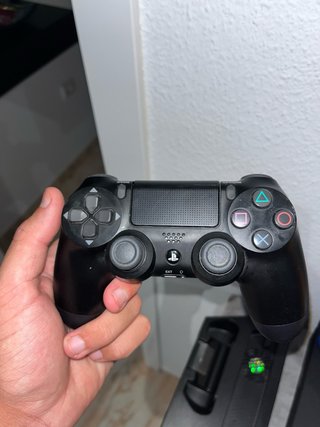 PS4 (PlayStation 4) Negra + Accesorios