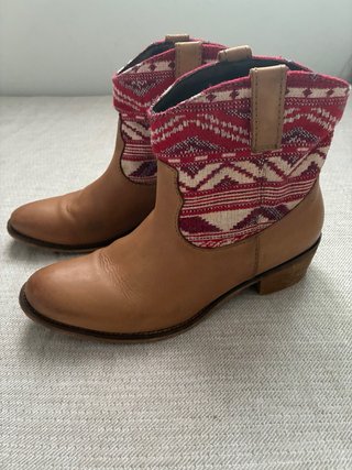 Botines de piel Zara