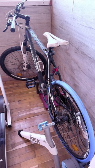 Bicicleta Orbea Dakar y rodillo Tacx Flow