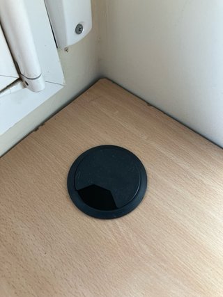 Escritorio con cajonera de 4 colores