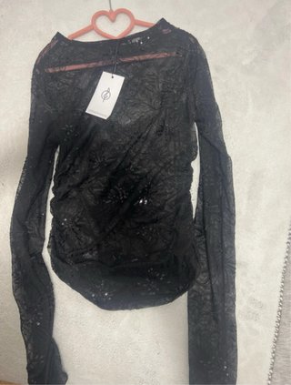 Camiseta Stradivarius negra transparente