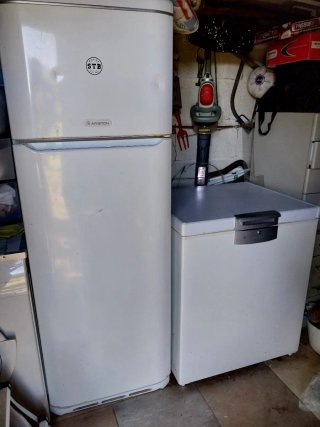 Nevera y arcón congelador blancos