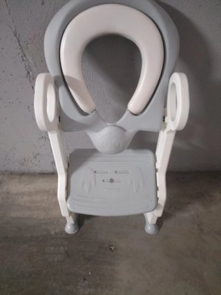 Adaptador WC infantil gris y blanco