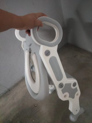Adaptador WC infantil gris y blanco