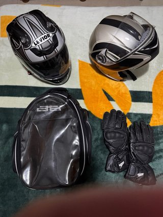 Equipación Moto: Cascos, Guantes y Bolsa