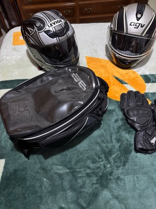 Equipación Moto: Cascos, Guantes y Bolsa