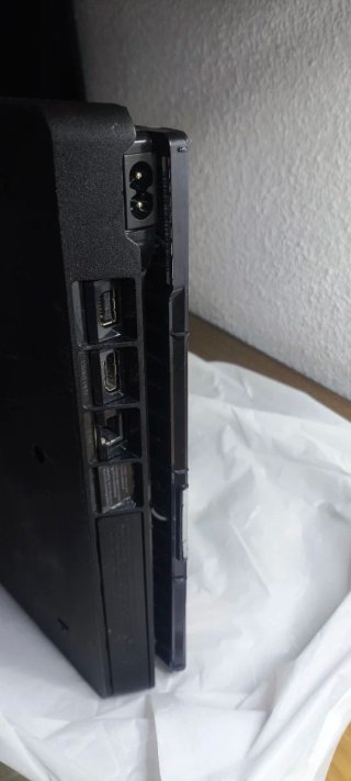 PS4 Slim averiada con mando azul