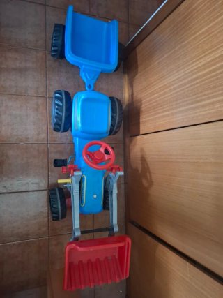 Tractor a pedales con remolque azul