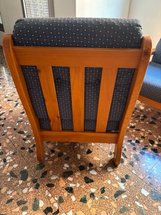 Sofá y 2 sillones de madera y tela