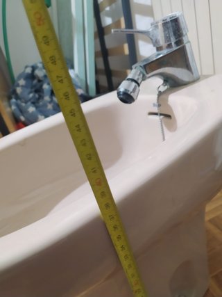 Bidé beige marca Roca