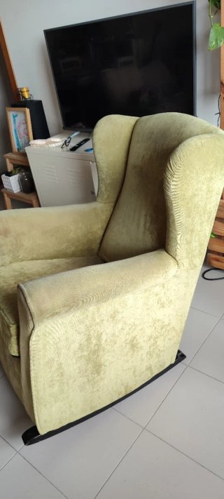 Sillón de lactancia mecedora