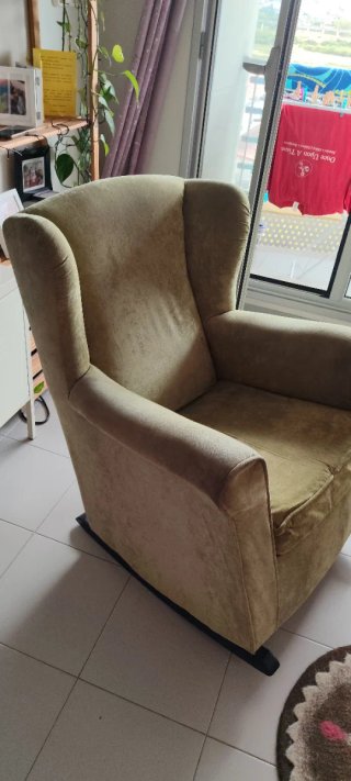 Sillón de lactancia mecedora