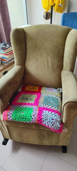 Sillón de lactancia mecedora